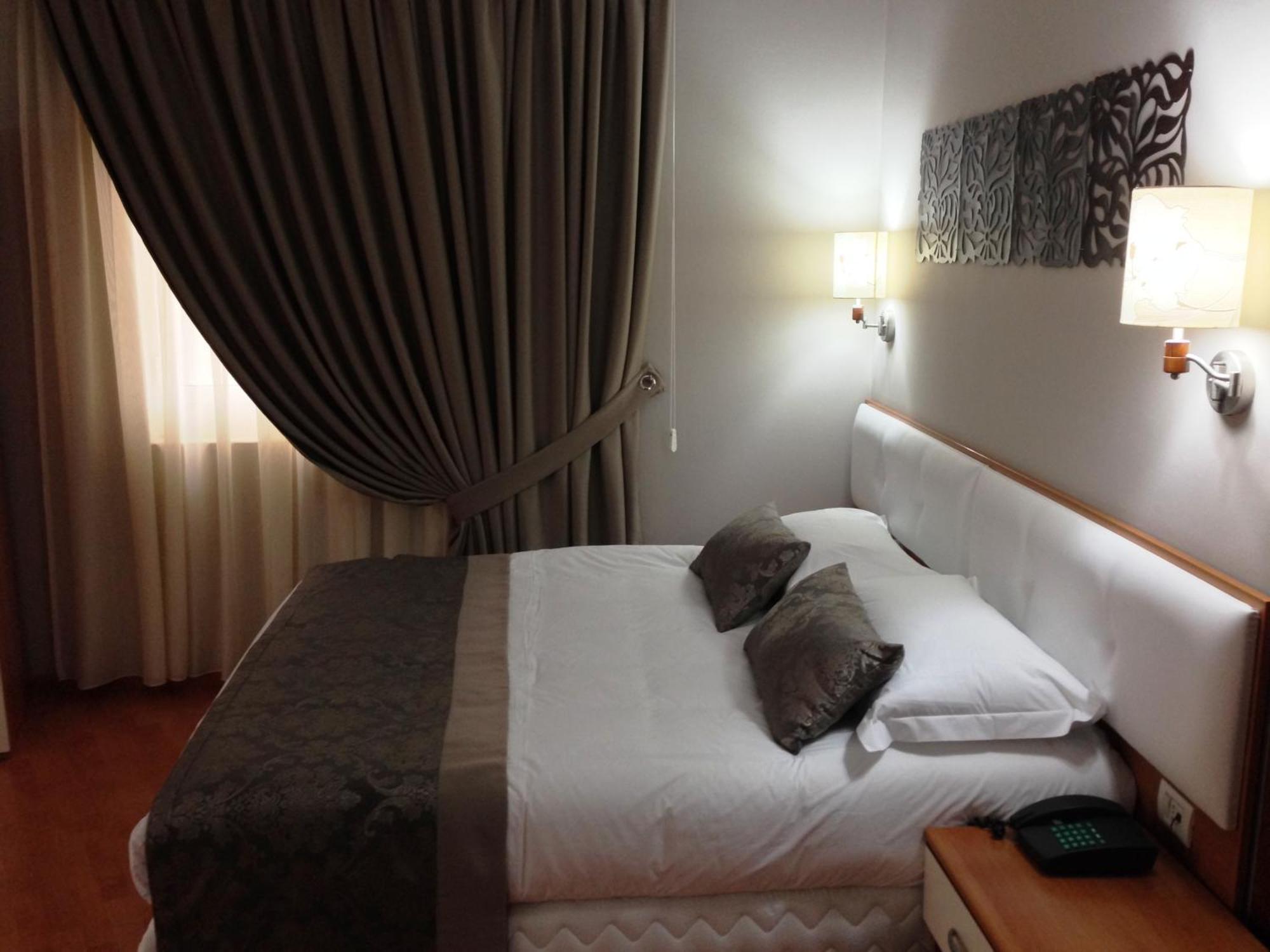 Hotel Arvi Durrës Quarto foto