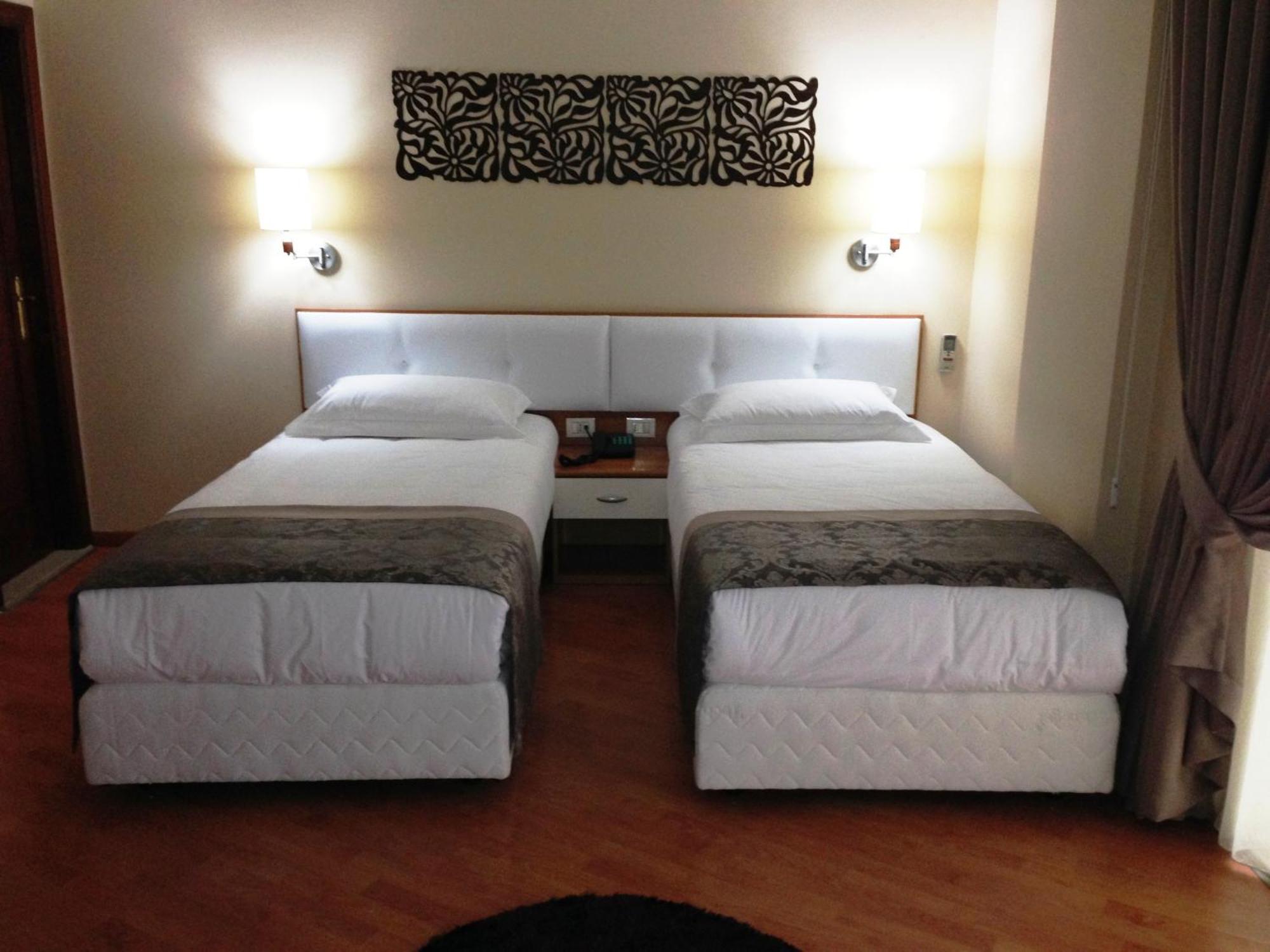 Hotel Arvi Durrës Quarto foto