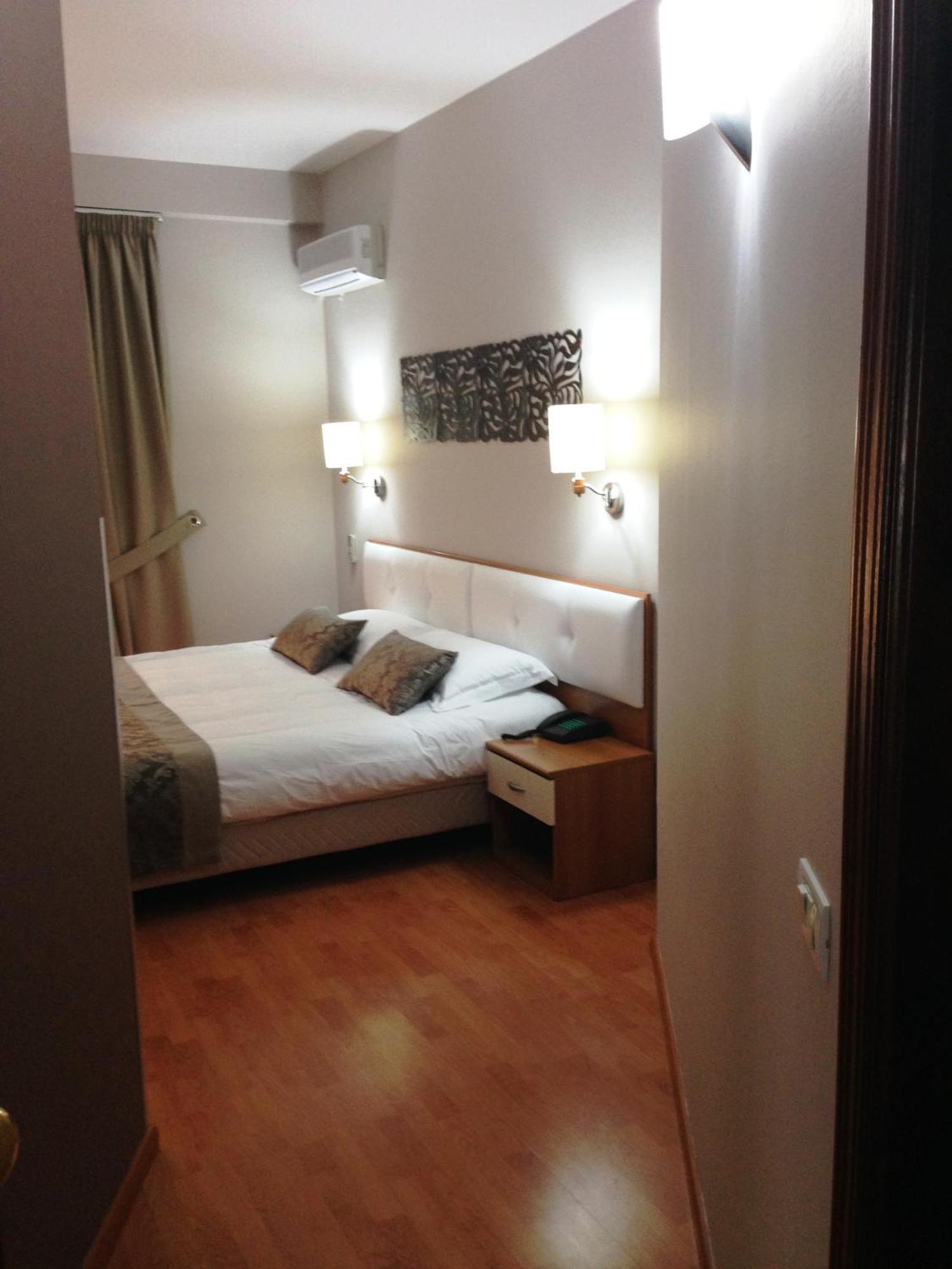 Hotel Arvi Durrës Quarto foto