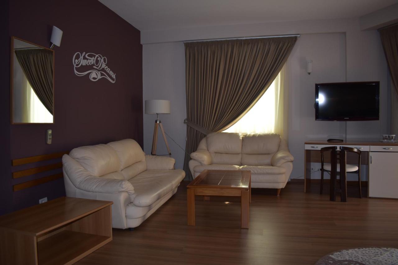 Hotel Arvi Durrës Exterior foto